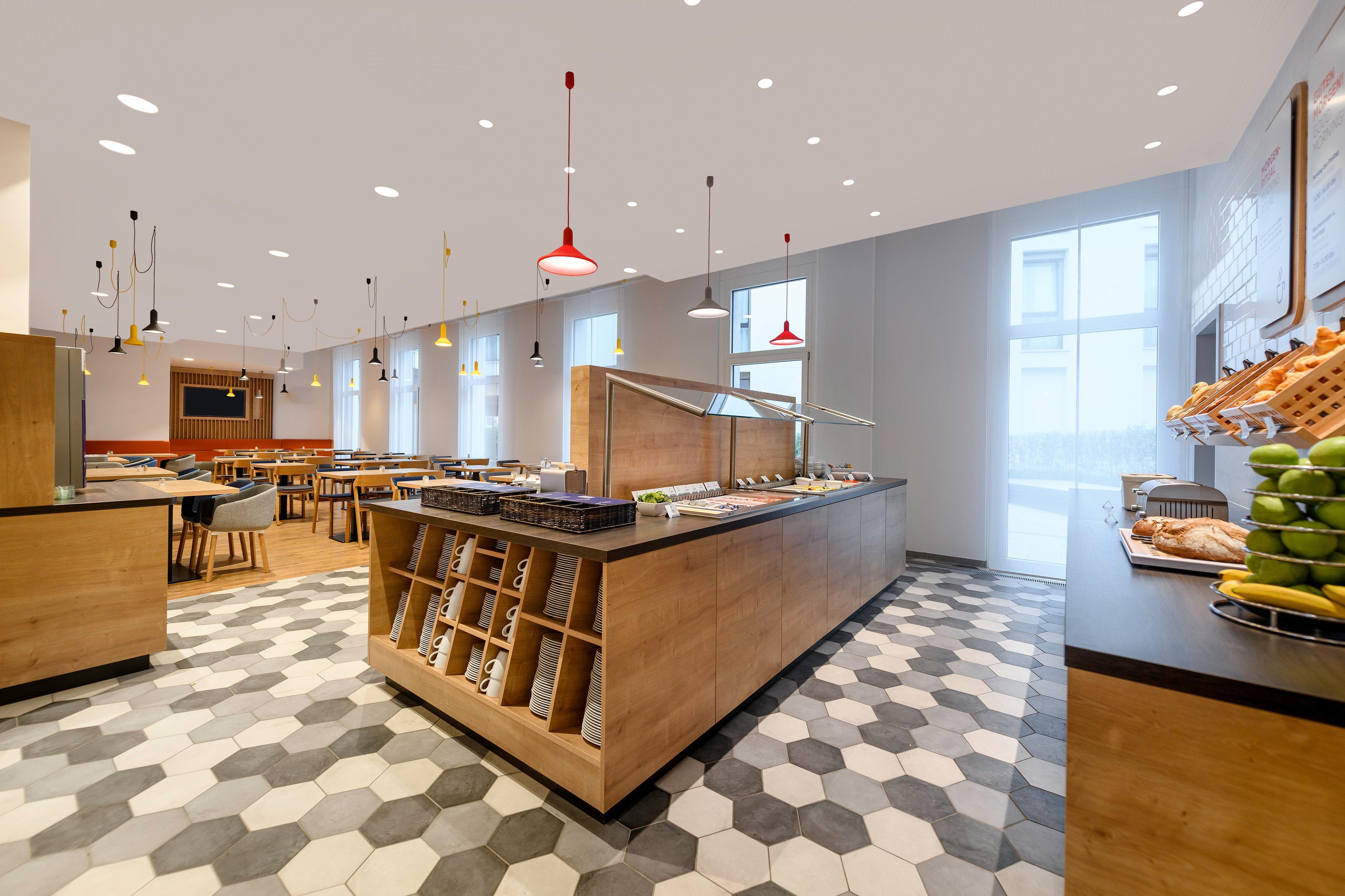 Holiday Inn Express - Regensburg By Ihg Exterior photo