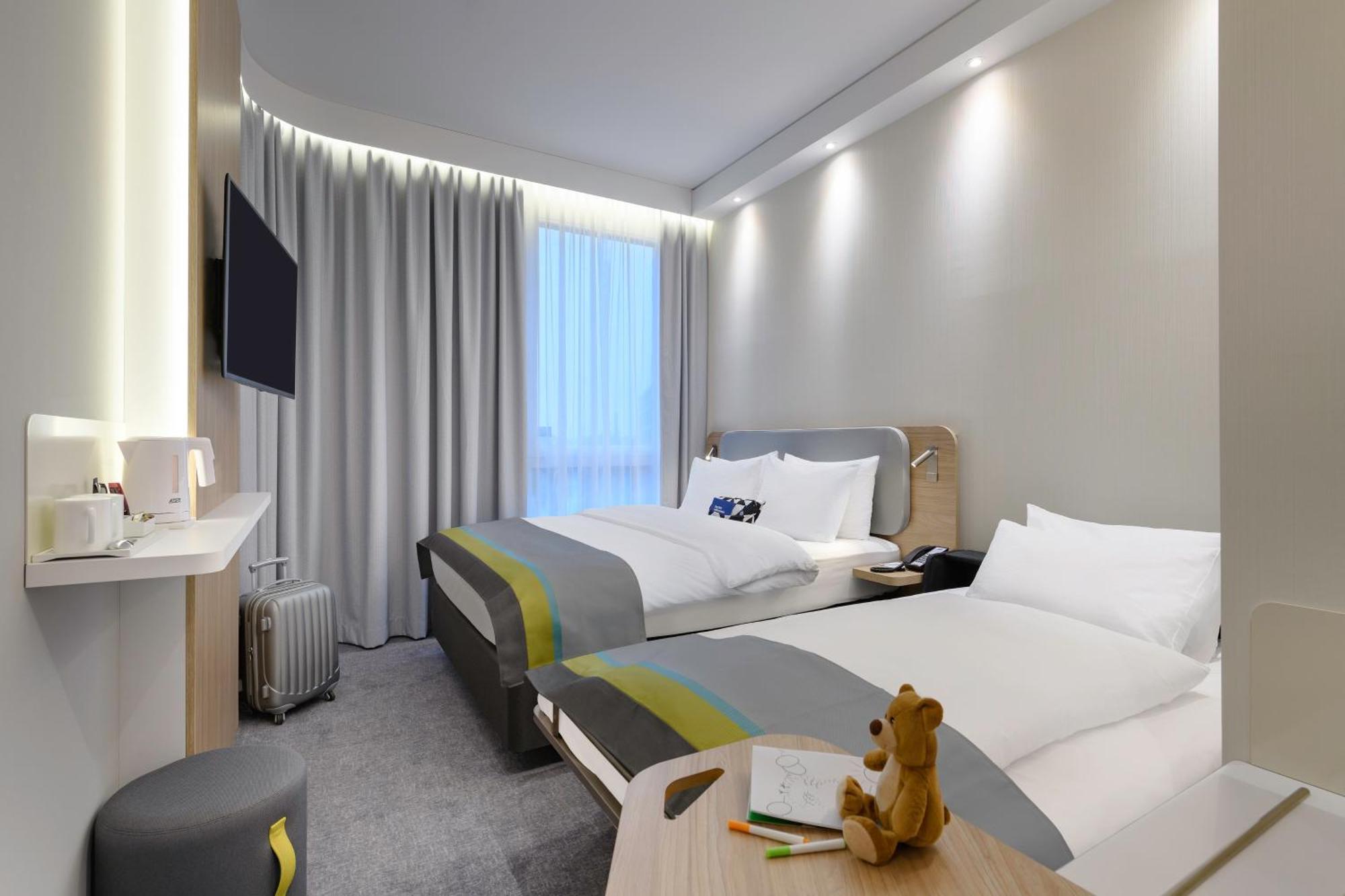 Holiday Inn Express - Regensburg By Ihg Exterior photo