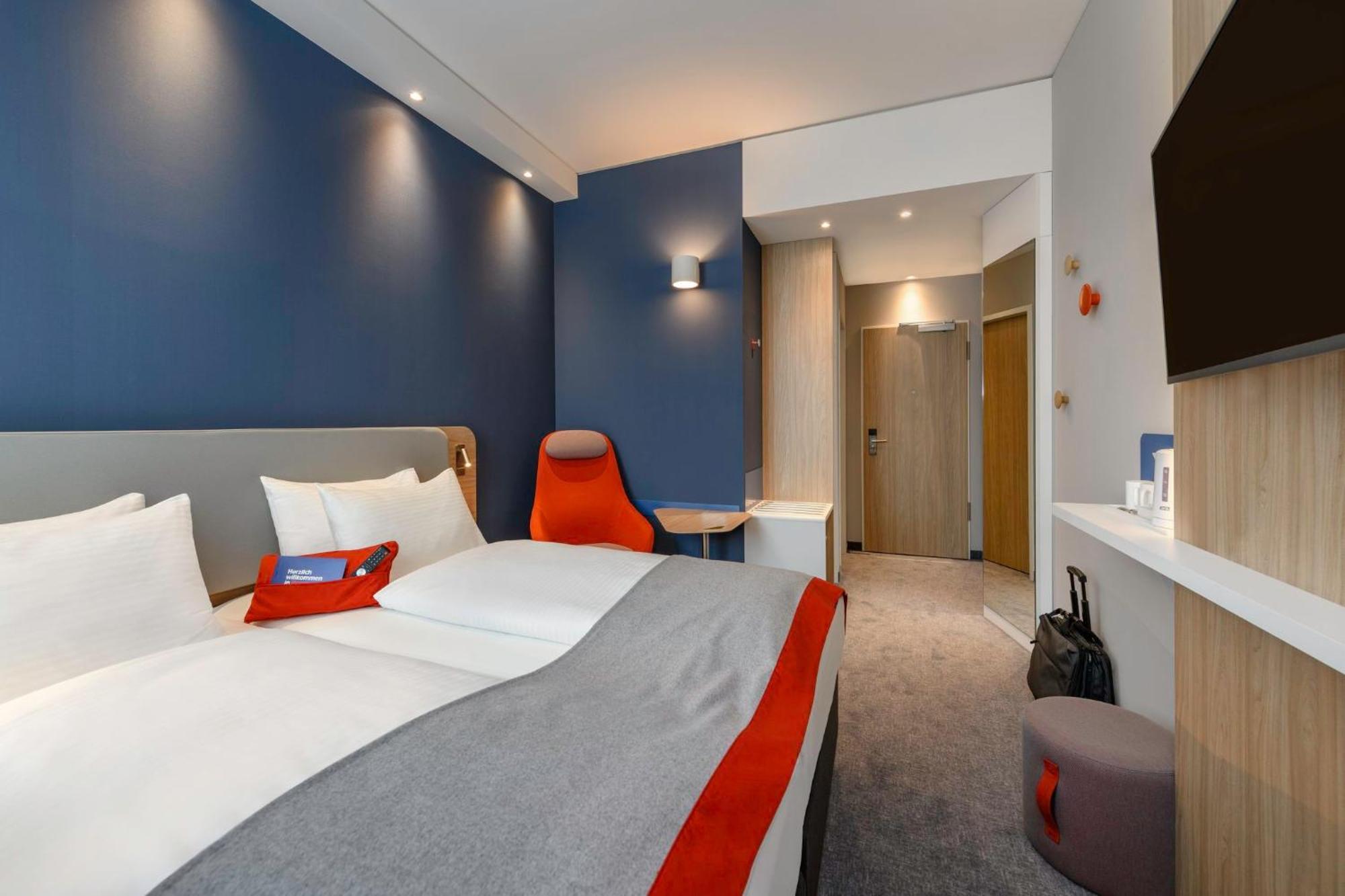 Holiday Inn Express - Regensburg By Ihg Exterior photo